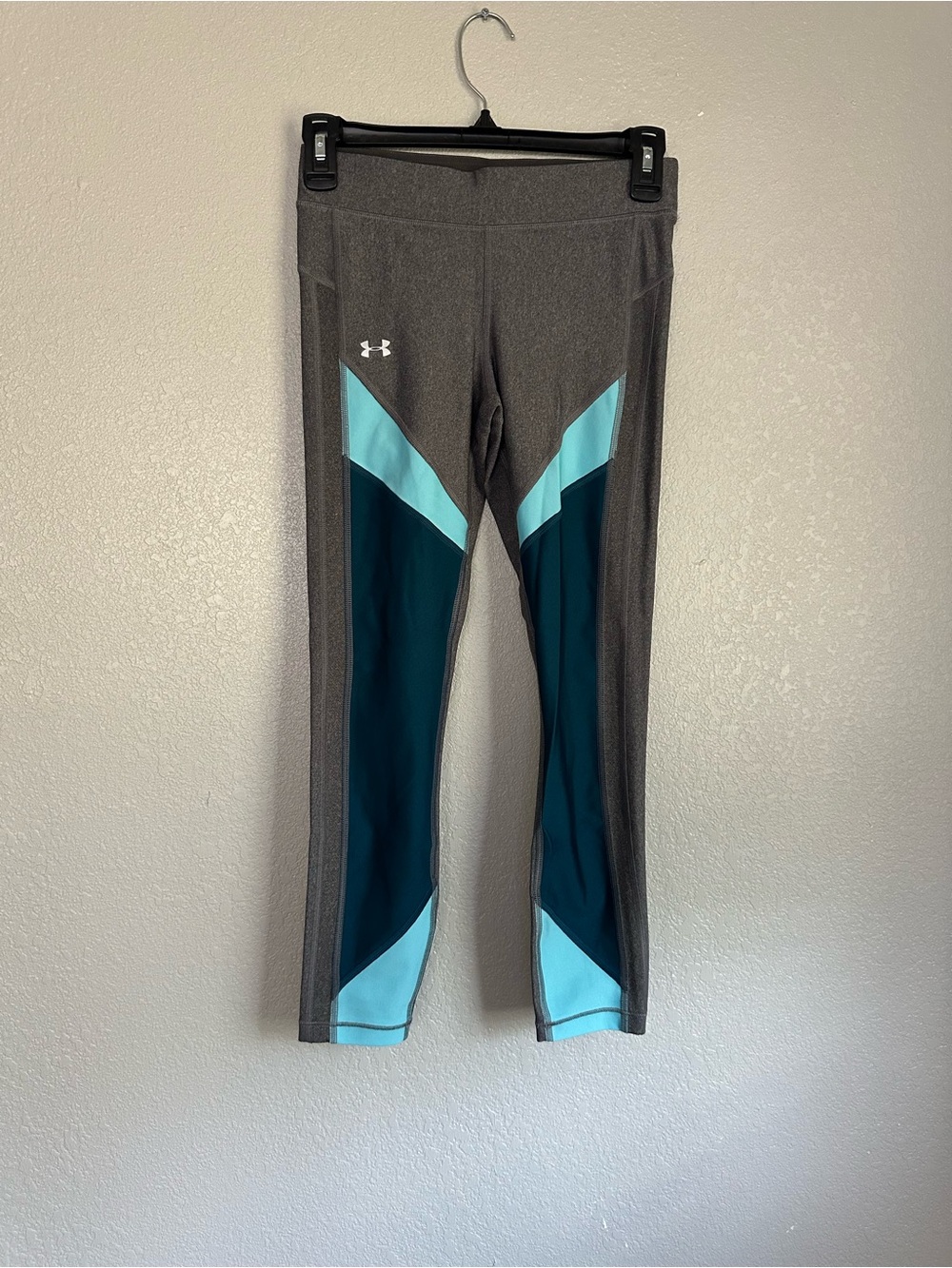 Under Armour Grey Blue Printed Fitted Athletic Workout Leggings